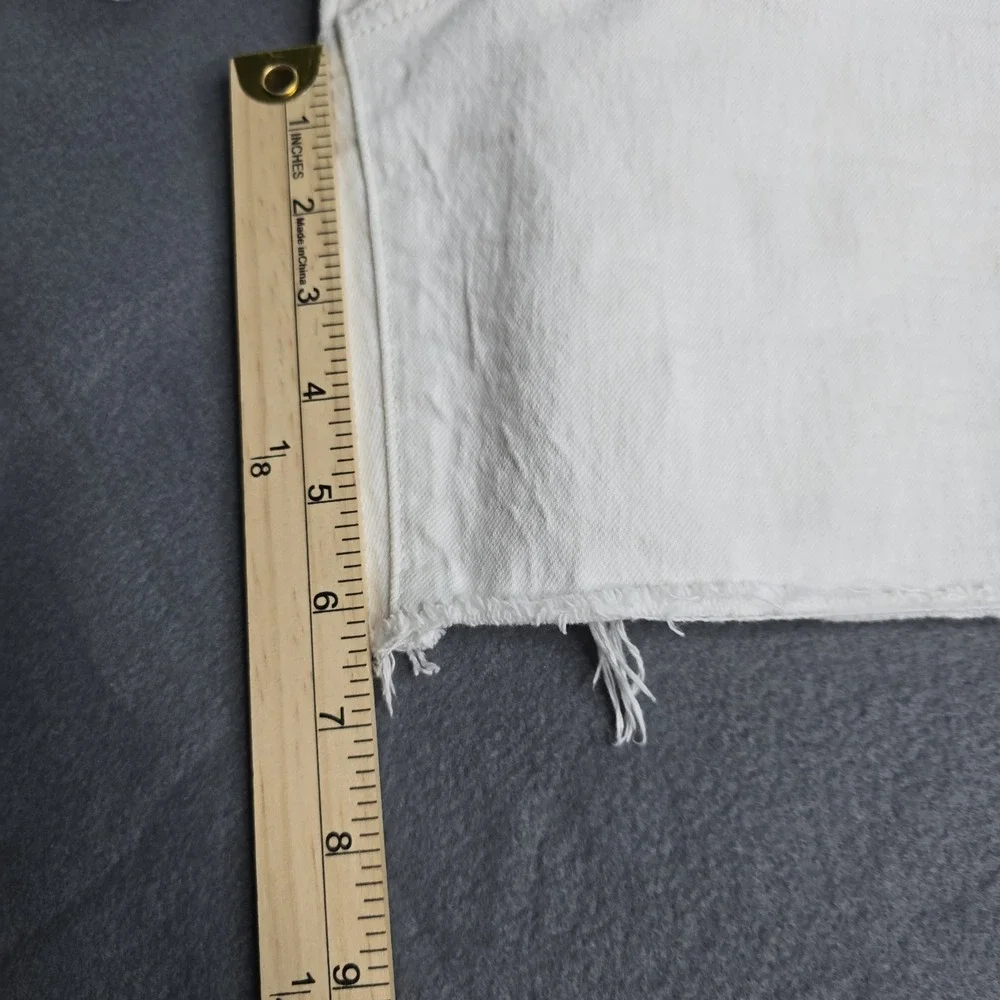 Universal Thread Women's Vintage Bermuda Jean Shorts Size 14 White EUC raw Hem - Picture 8 of 11